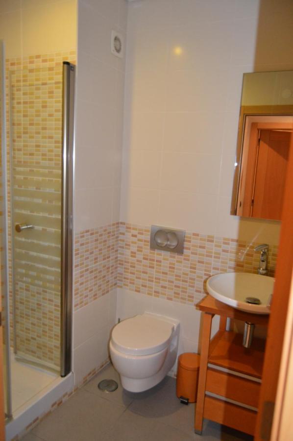 Apartamento Frente Ao Mar Com Piscina De Agua Salgada Quarteira Exterior photo