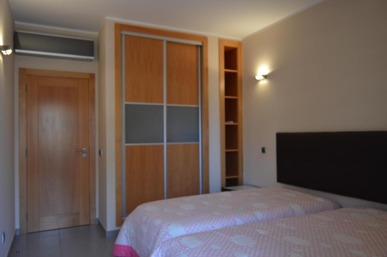 Apartamento Frente Ao Mar Com Piscina De Agua Salgada Quarteira Exterior photo