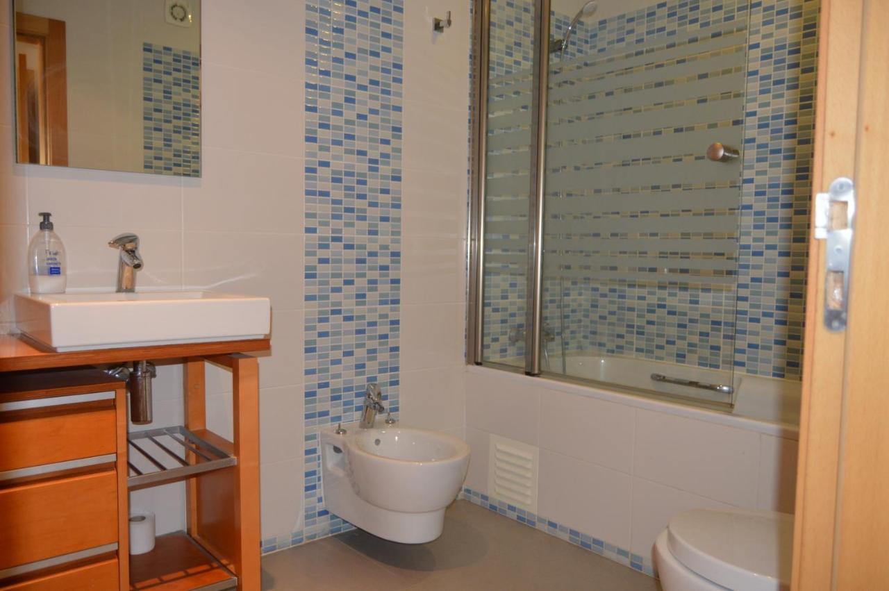 Apartamento Frente Ao Mar Com Piscina De Agua Salgada Quarteira Exterior photo